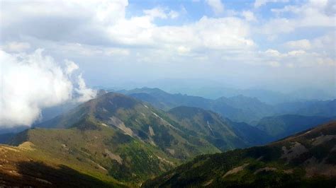 背靠山